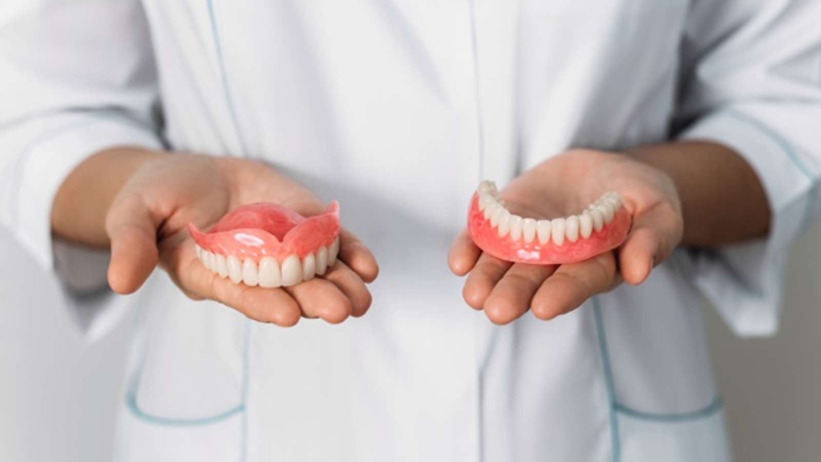 What’s the Difference Between Traditional Dentures and Implant-Retained Dentures